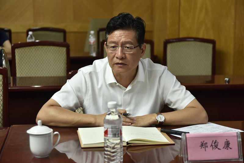 柳州市委书记郑俊康到我公(gōng)司现场办(bàn)公(gōng)
