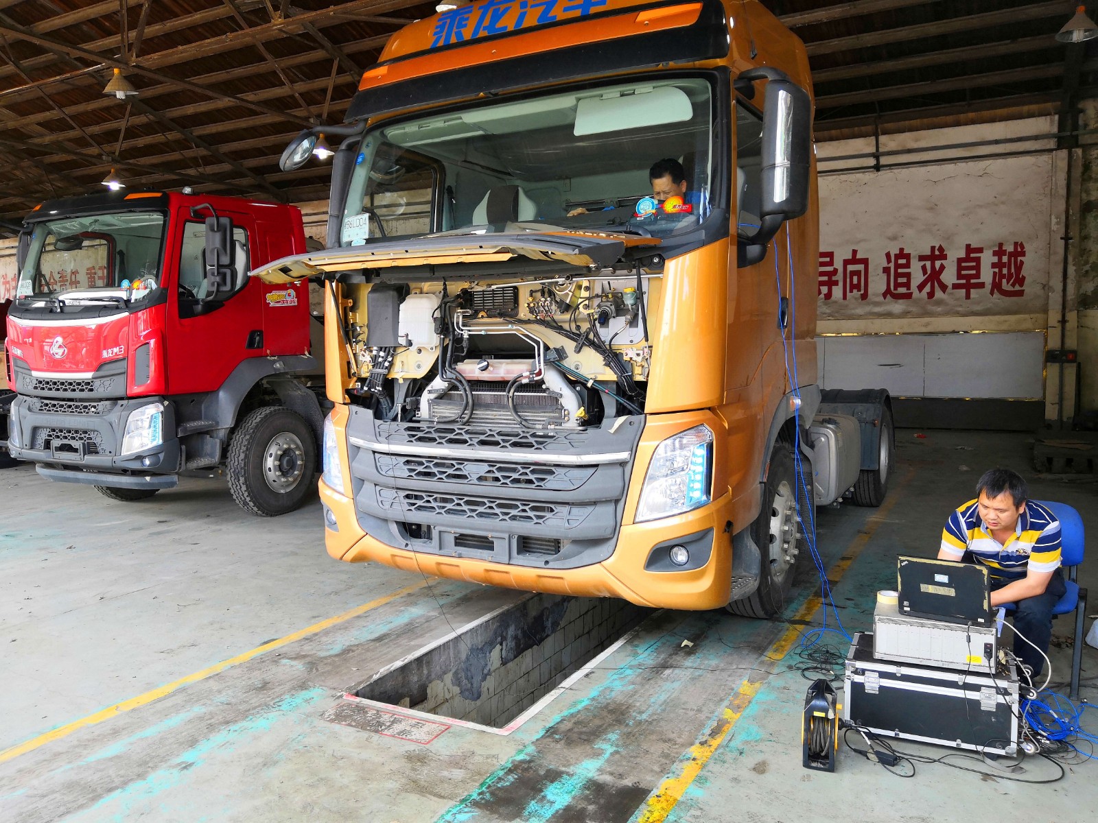 整車(chē)静态振动電(diàn)测试验.jpg