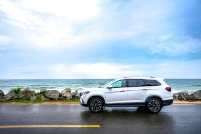 10万买这辆7座中(zhōng)型SUV,这位車(chē)主的生活变了样……