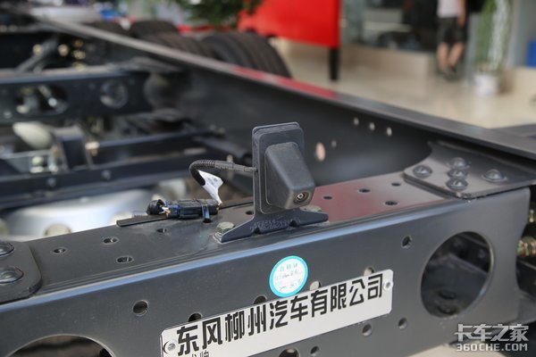 潍柴460马力 乘龙H7 8x4绿通底盘详解