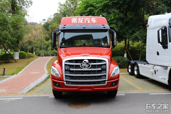 安(ān)全可(kě)靠的大气長(cháng)头 乘龙T5牵引車(chē)图解