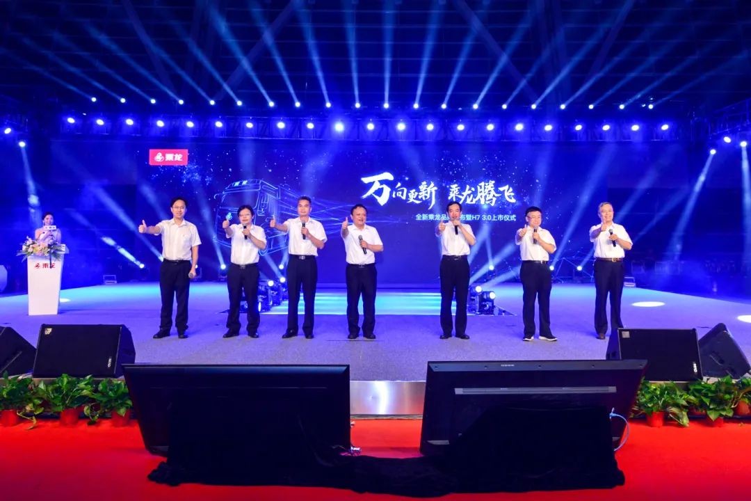1次焕新(xīn)、6² 双品战略、7项大奖、8.5万销量！2020乘龙有(yǒu)点儿燃！